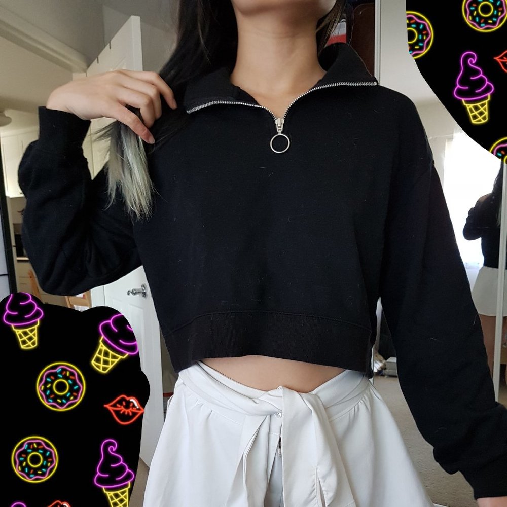 HM Knit Crop Top with O-ring Zipper